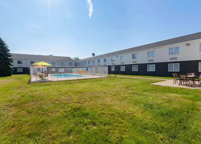 Luxury hotel only: Days Inn By Wyndham Sandusky Cedar Point