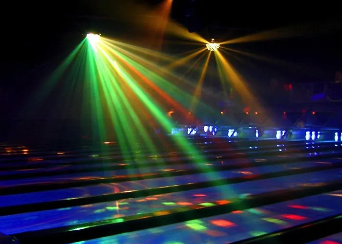 Motel: Cedar Stables Inn & Suites